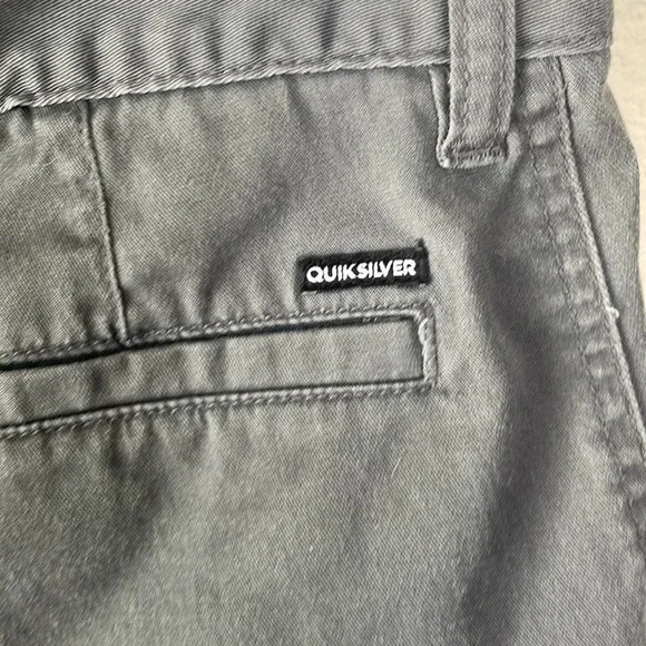 **SALE**3/$15! Quicksilver flat front gray shorts men’s 27 - Picture 6 of 13